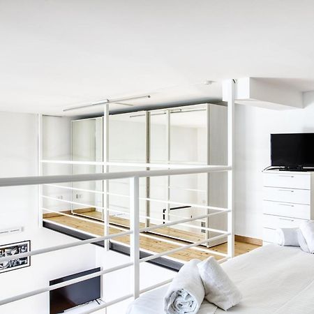 Appartamento Joivy Charismatic 1-Bed Flat With Parking Milano Esterno foto