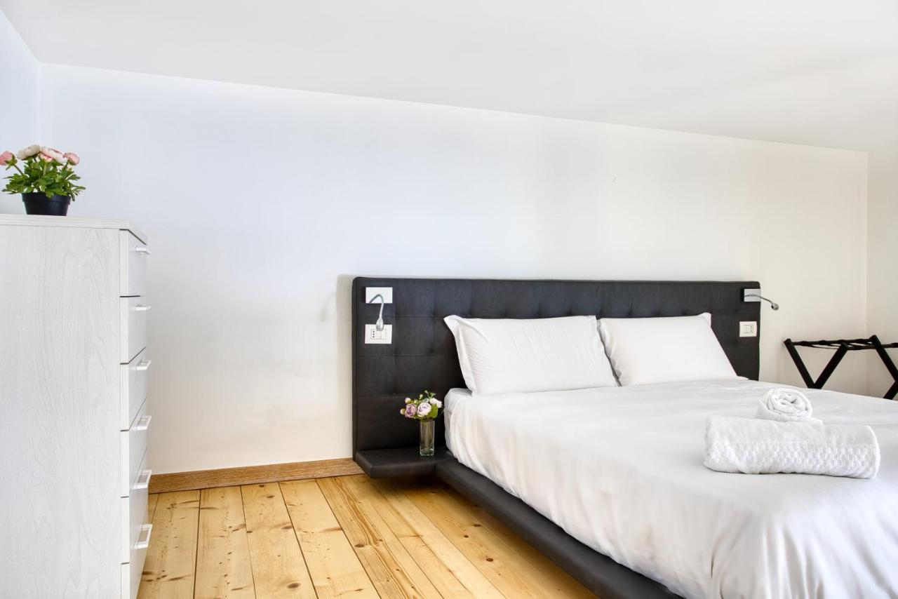 Appartamento Joivy Charismatic 1-Bed Flat With Parking Milano Esterno foto
