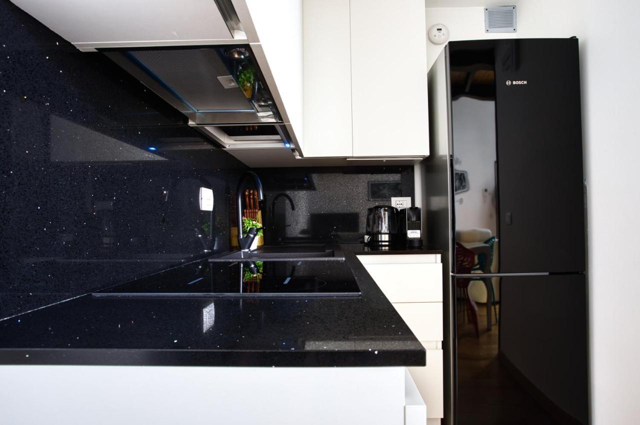 Appartamento Joivy Charismatic 1-Bed Flat With Parking Milano Esterno foto