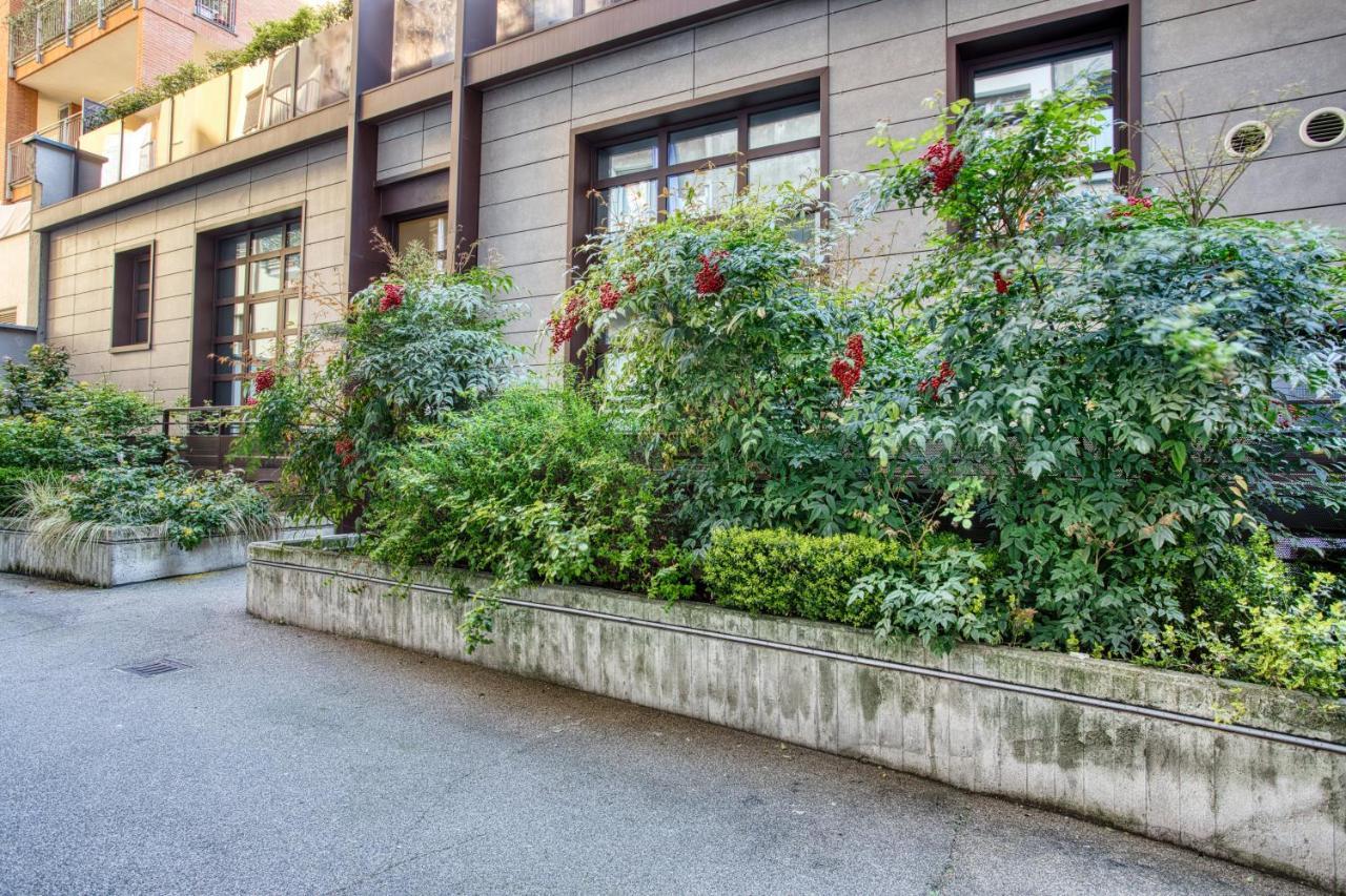 Appartamento Joivy Charismatic 1-Bed Flat With Parking Milano Esterno foto