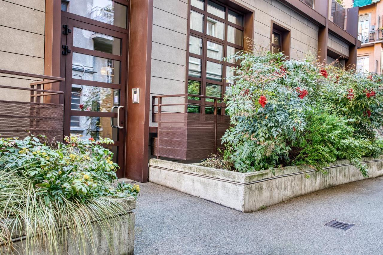Appartamento Joivy Charismatic 1-Bed Flat With Parking Milano Esterno foto